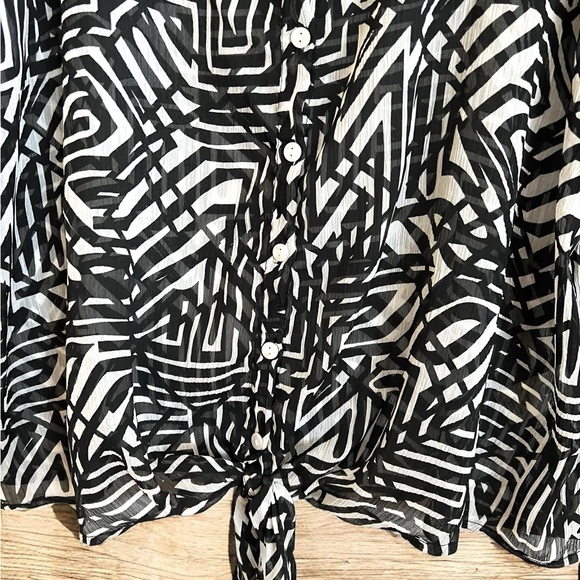 Dressbarn Blouse Top Black White Semi Sheer Cold Shoulder Plus Sz 2X - Picture 2 of 9